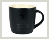 2-keramik-becher-innen-beige-creme-gross-logo-aufdruck-schwarz-matt