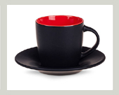 XI-5-matte-schwarze-rote-tasse-mit-untertasse-unterteller-bedrucken-innen-rot
